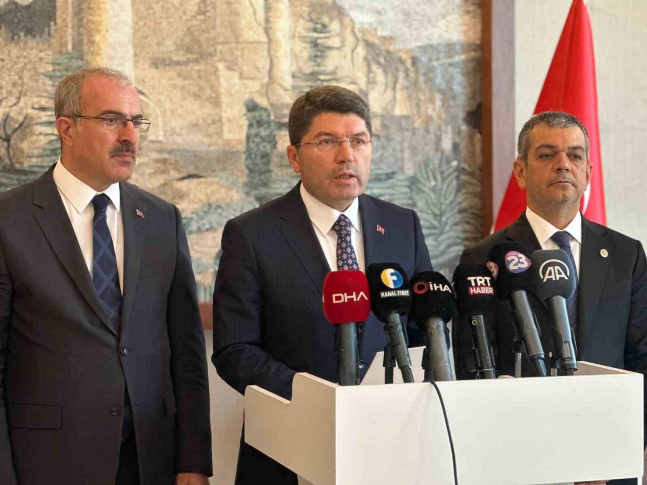 Adalet Bakanı Tunç, “Deprem sonrasında tespit davaları ve diğer davalarla ilgili ihtiyacı karşılayabilecek 131 yeni mahkeme kurulmasını sağladık”