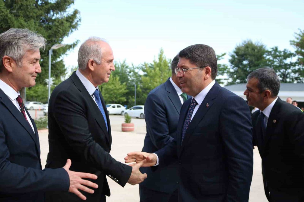 Bakan Tunç, Rektör Göktaş ile bir araya geldi