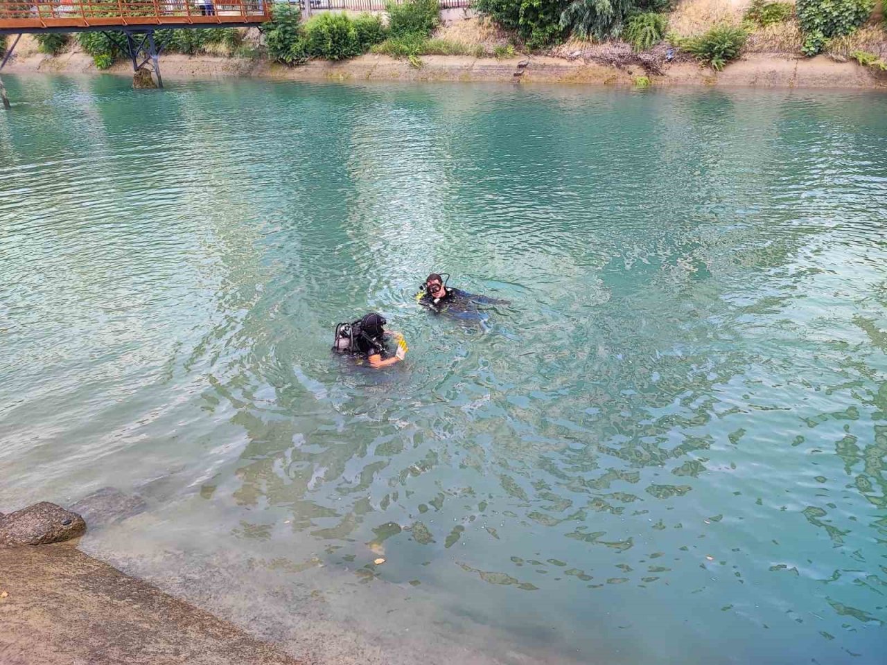 Serinlemek isteyen genç kız sulama kanalında kayboldu