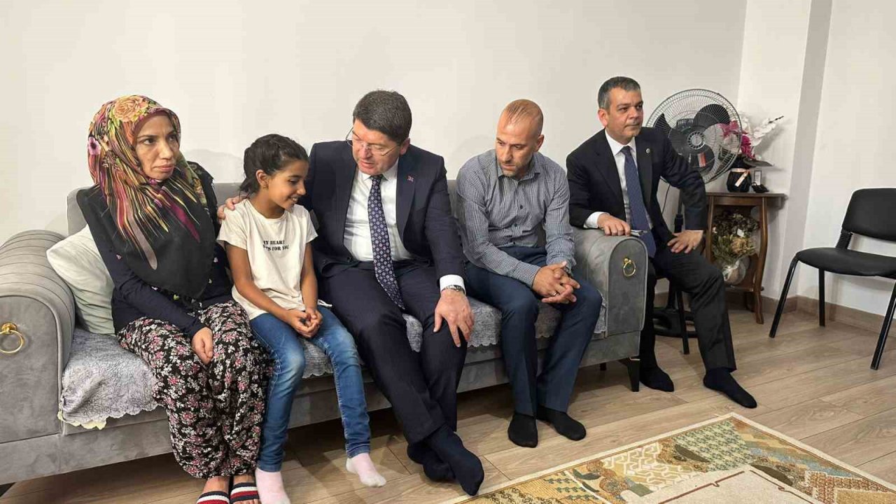 Bakan Tunç ile Miray arasında gülümseten ‘Cumhurbaşkanı’ diyaloğu