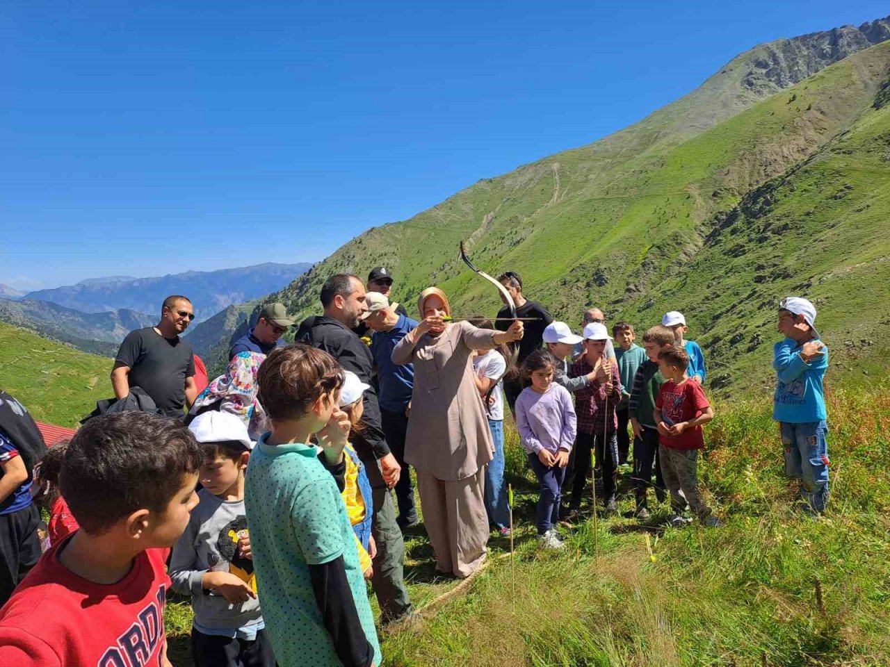 Çocuklar için yaylaya oyun parkı kuruldu