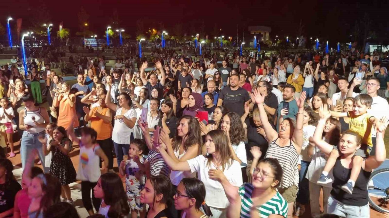 Aydın Büyükşehir Belediyesi kültür sanat etkinlikleriyle vatandaşları buluşturmaya devam ediyor