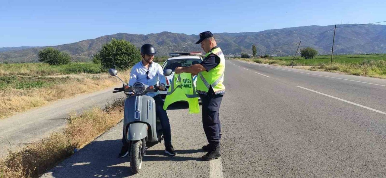 Jandarma ekipleri motosiklet sürücülerini uyardı