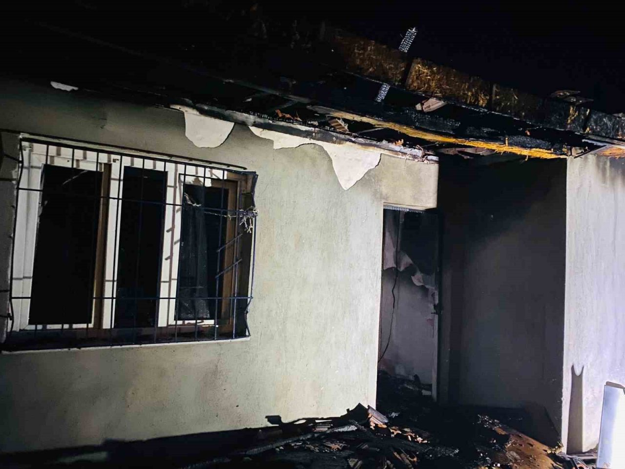 İncirliova’da müstakil ev küle döndü