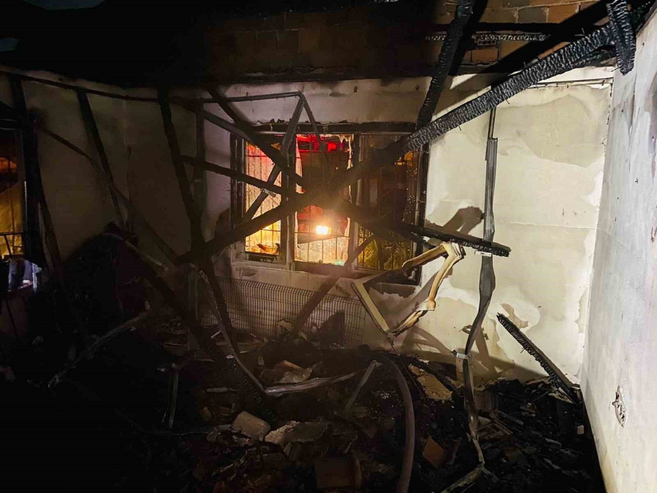 İncirliova’da müstakil ev küle döndü