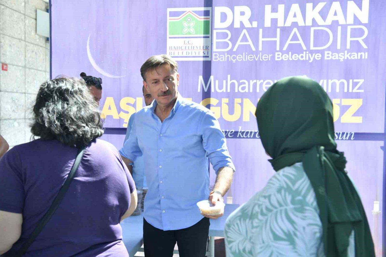 Bahçelievler’de vatandaşlara aşure ikram edildi