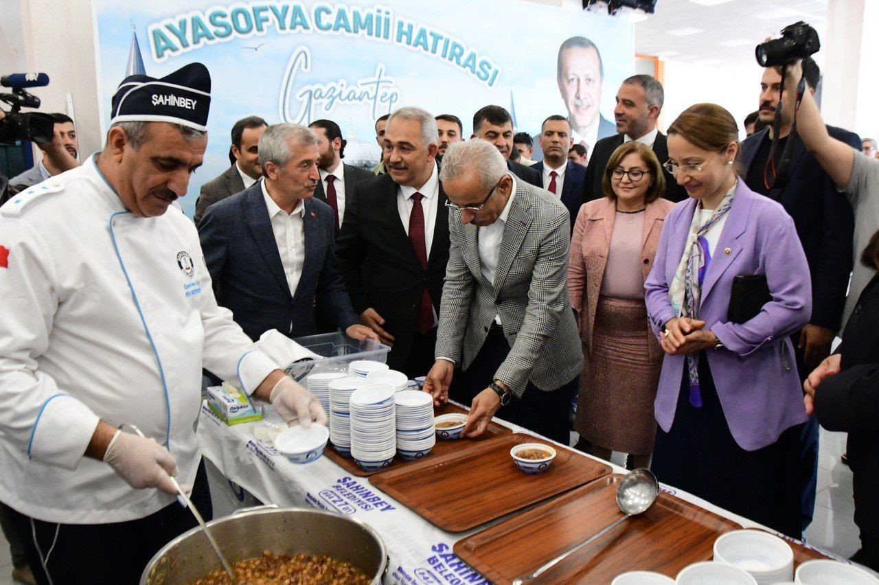 Bakan Uraloğlu, AK Parti Gaziantep Teşkilatı ile kucaklaştı