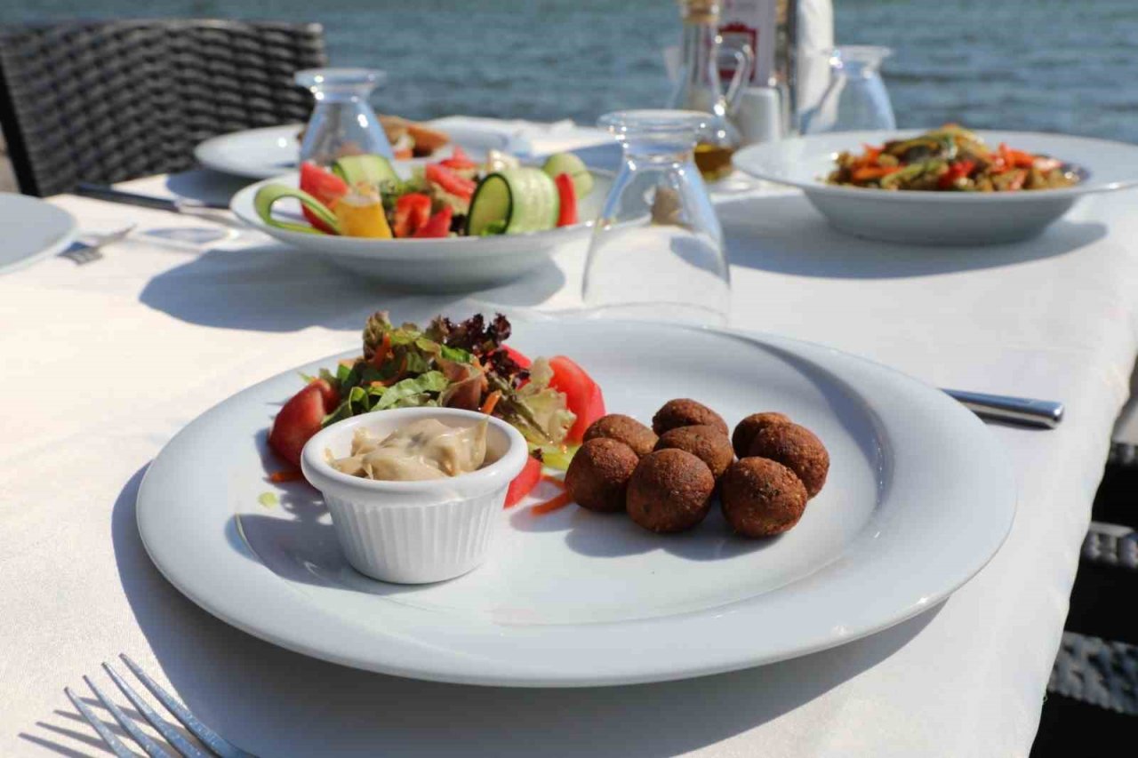 Bayraklı’da glütensiz ve vegan ürünlere ilgi