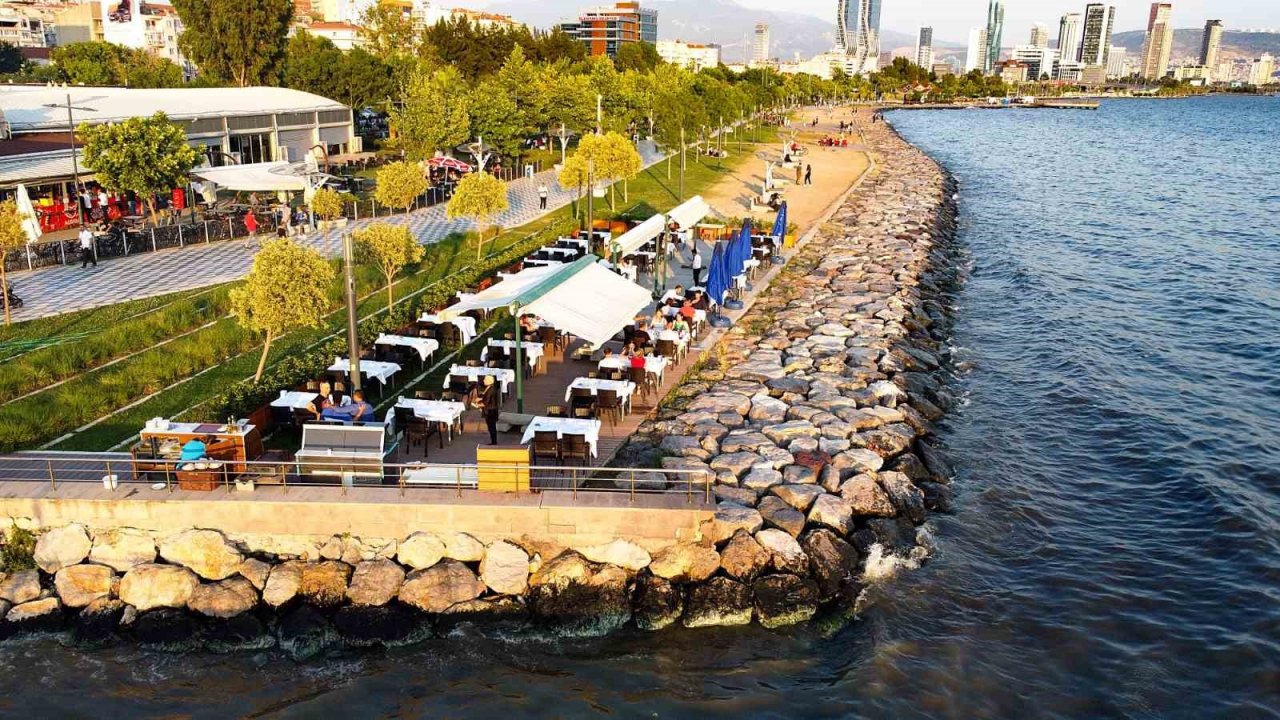 Bayraklı’da glütensiz ve vegan ürünlere ilgi