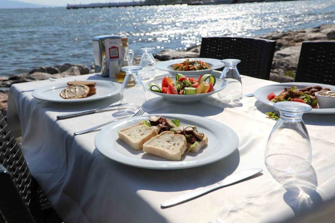 Bayraklı’da glütensiz ve vegan ürünlere ilgi