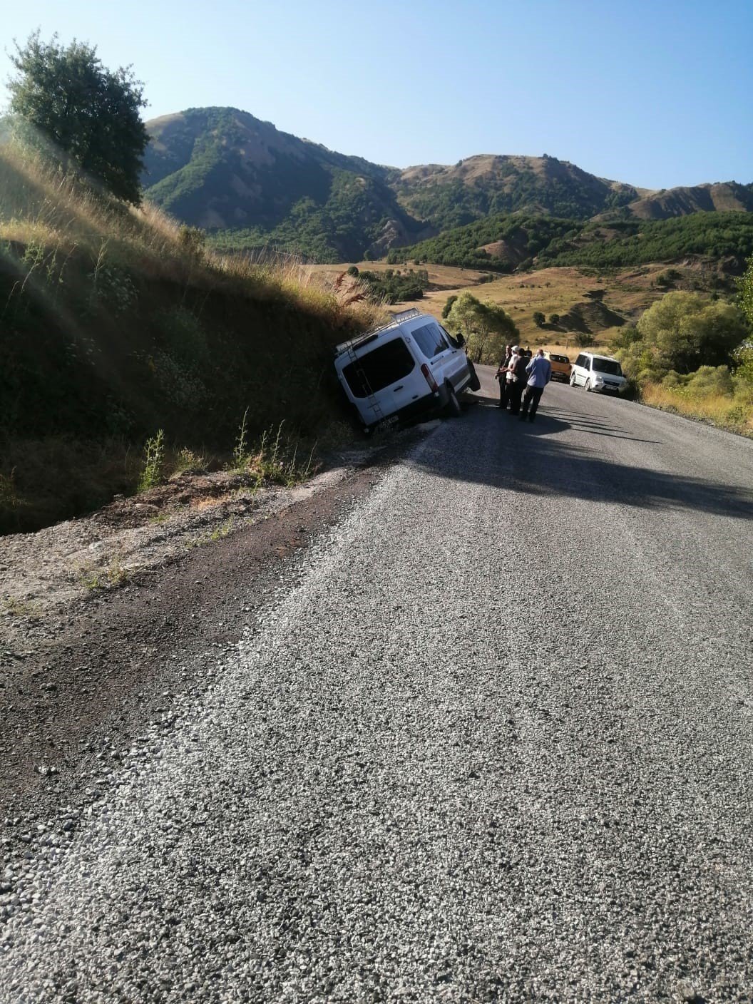 Bingöl’de minibüs devrildi: 12 yaralı