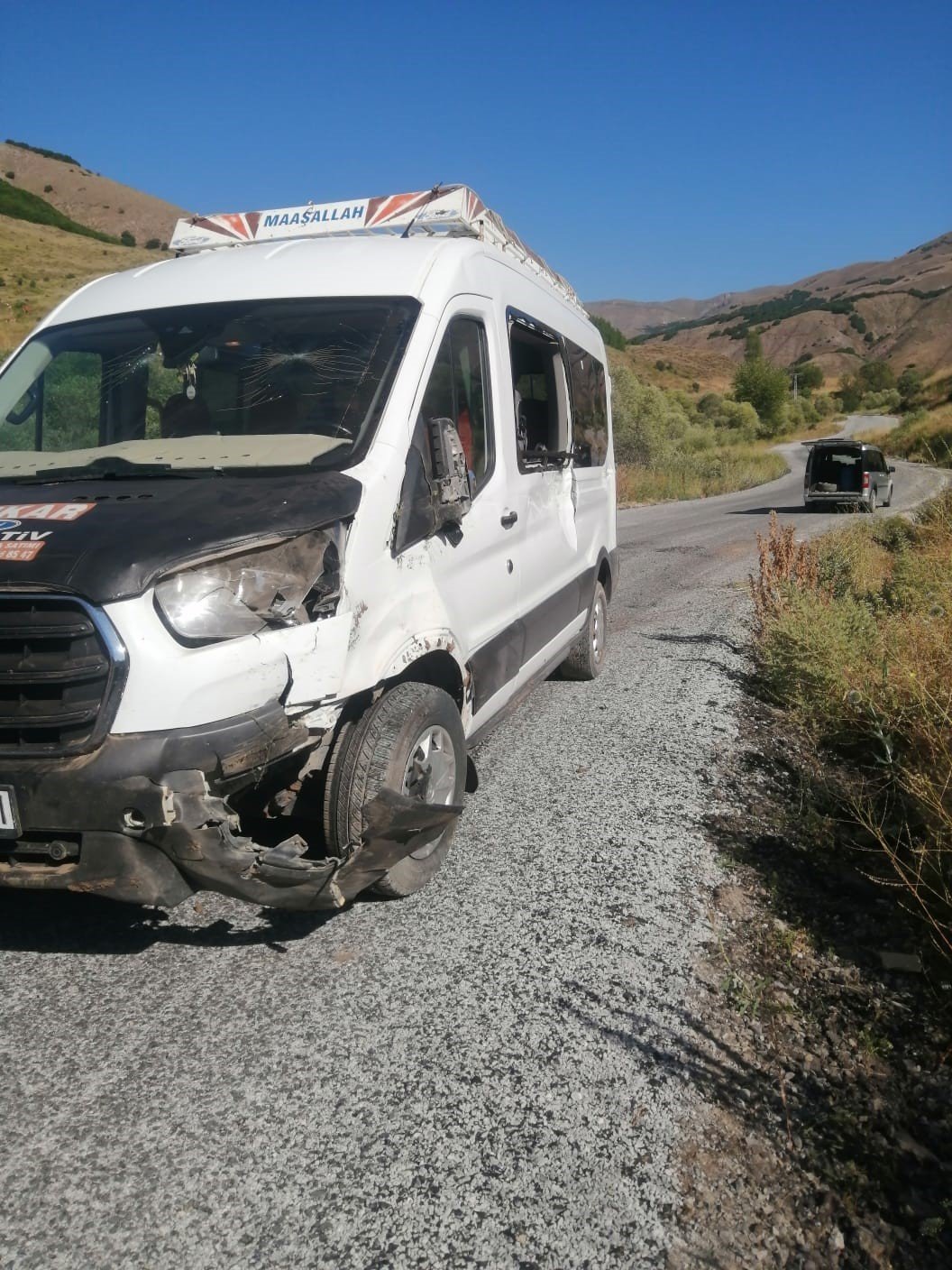 Bingöl’de minibüs devrildi: 12 yaralı