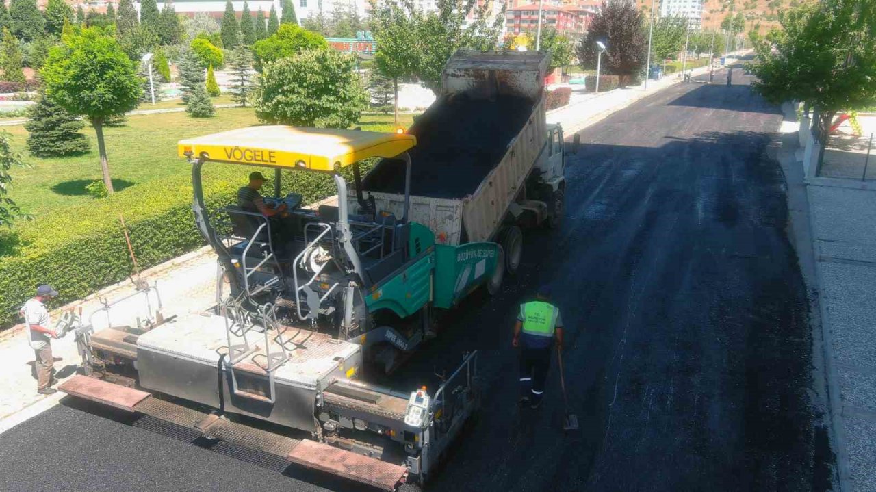 Bozüyük’te Tevfik Fikret Caddesi asfaltlandı