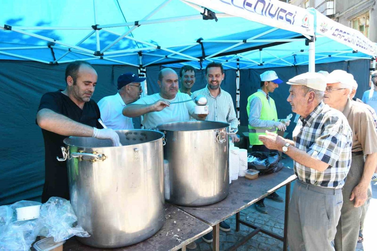 Lapseki Belediyesi aşure geleneği devam ediyor
