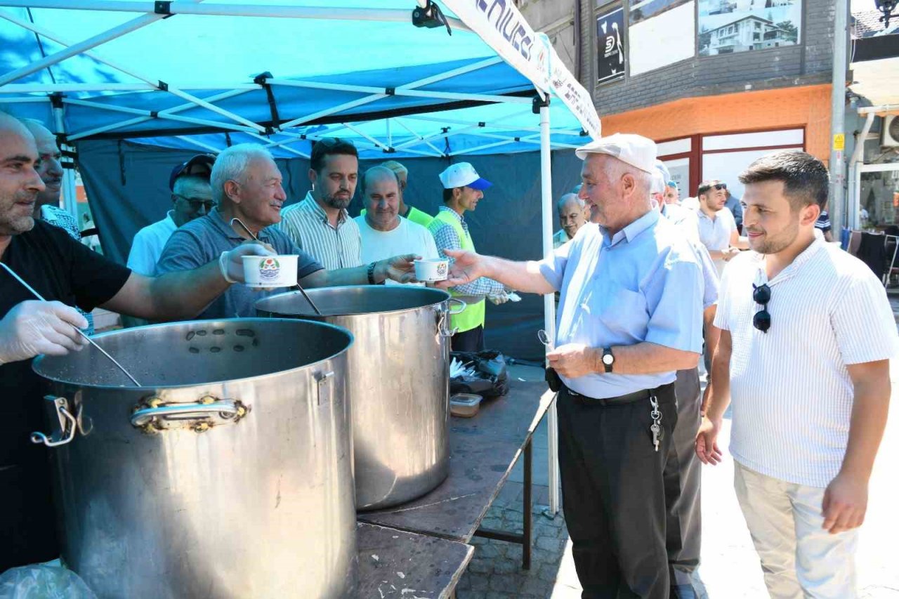 Lapseki Belediyesi aşure geleneği devam ediyor