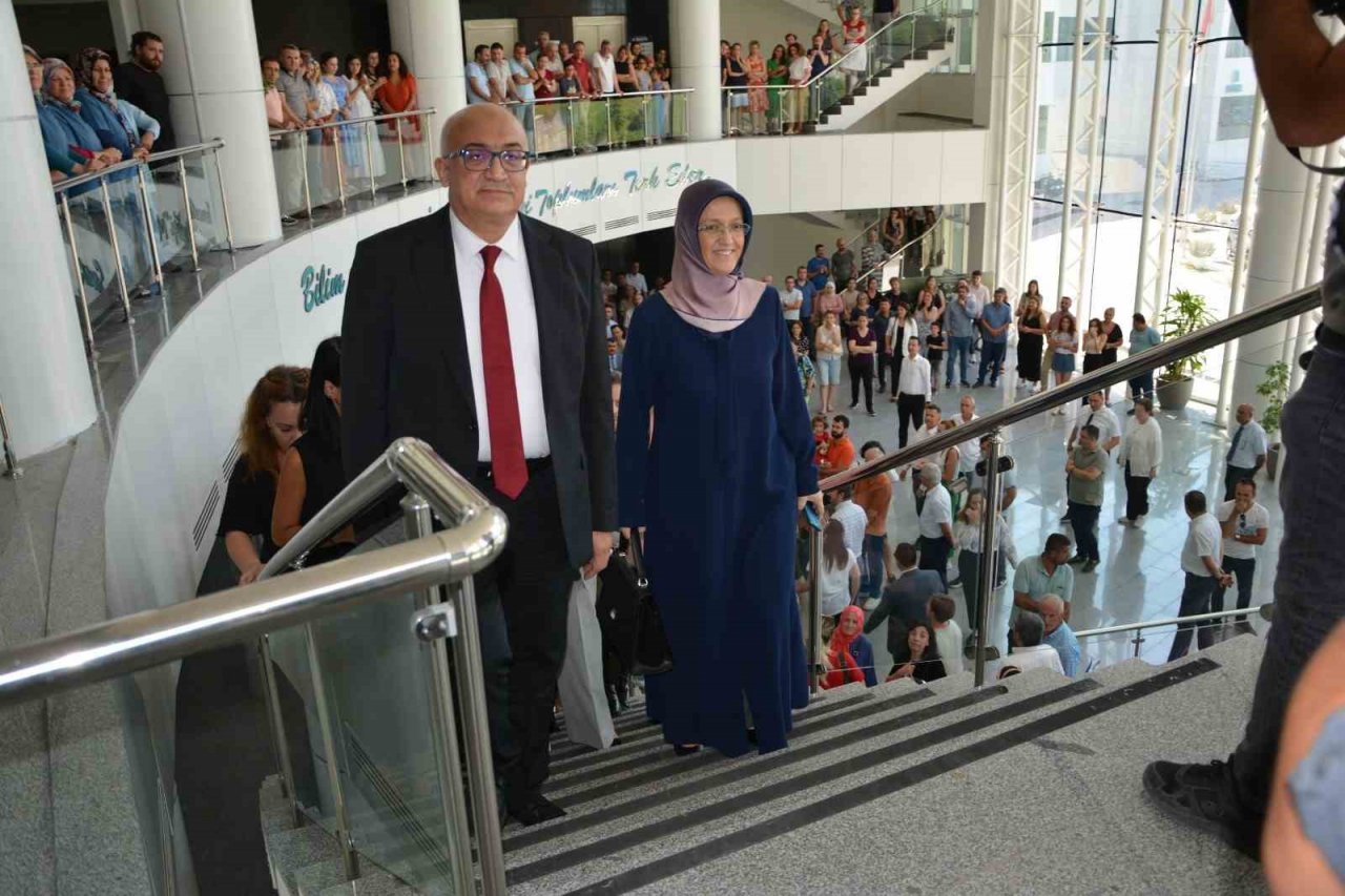 Manisa CBÜ’nün yeni rektörü Prof. Dr. Rana Kibar görevi devraldı