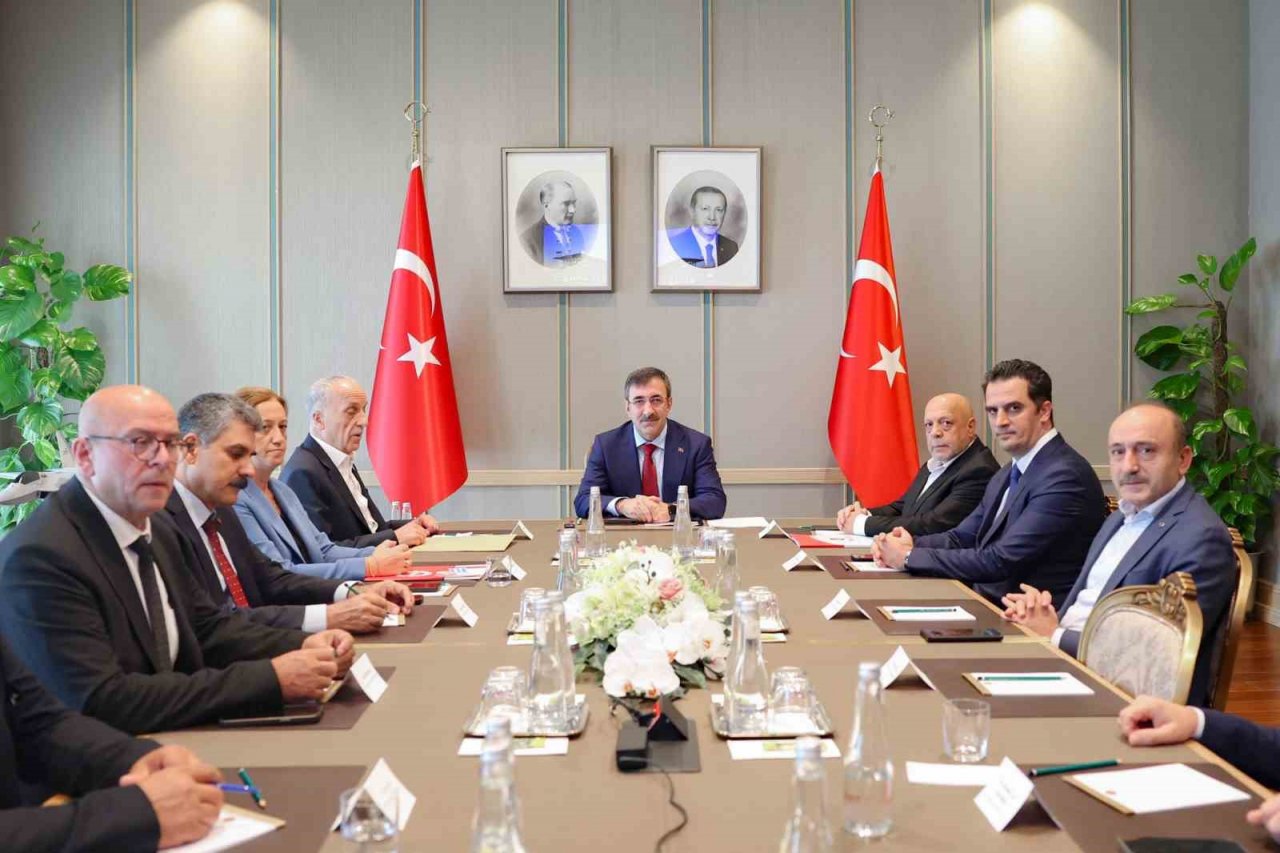 Cumhurbaşkanı Yardımcısı Yılmaz, işçi temsilcileriyle bir araya geldi