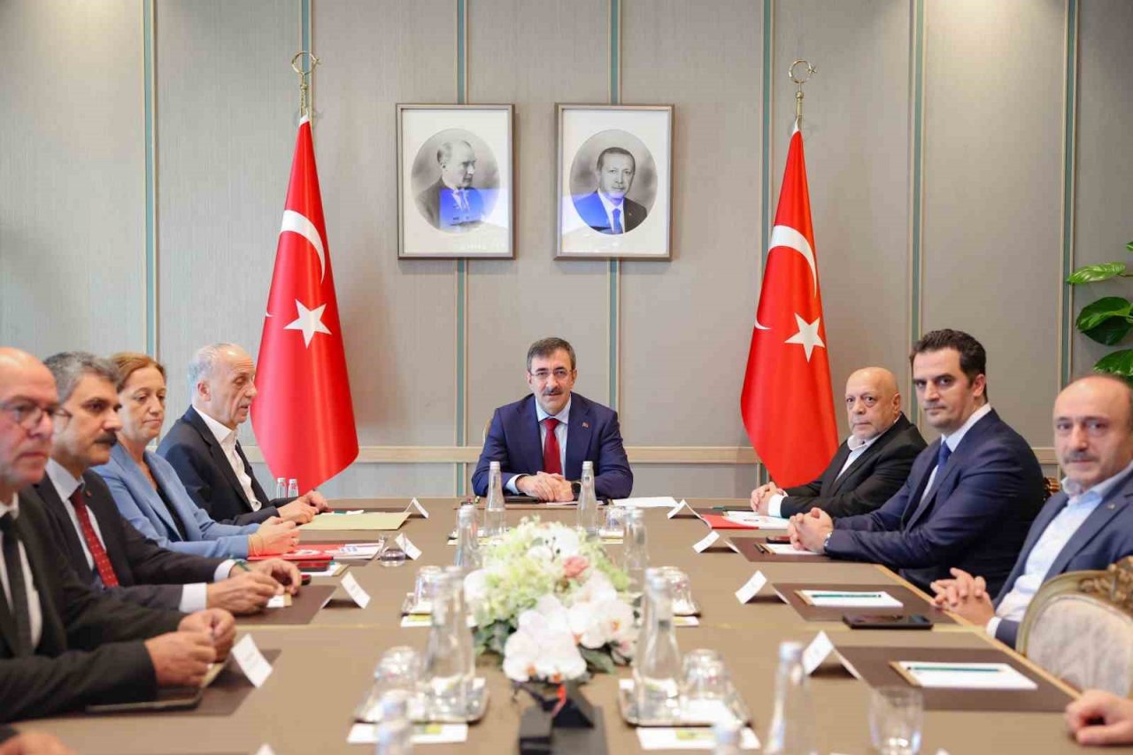 Cumhurbaşkanı Yardımcısı Yılmaz, işçi temsilcileriyle bir araya geldi