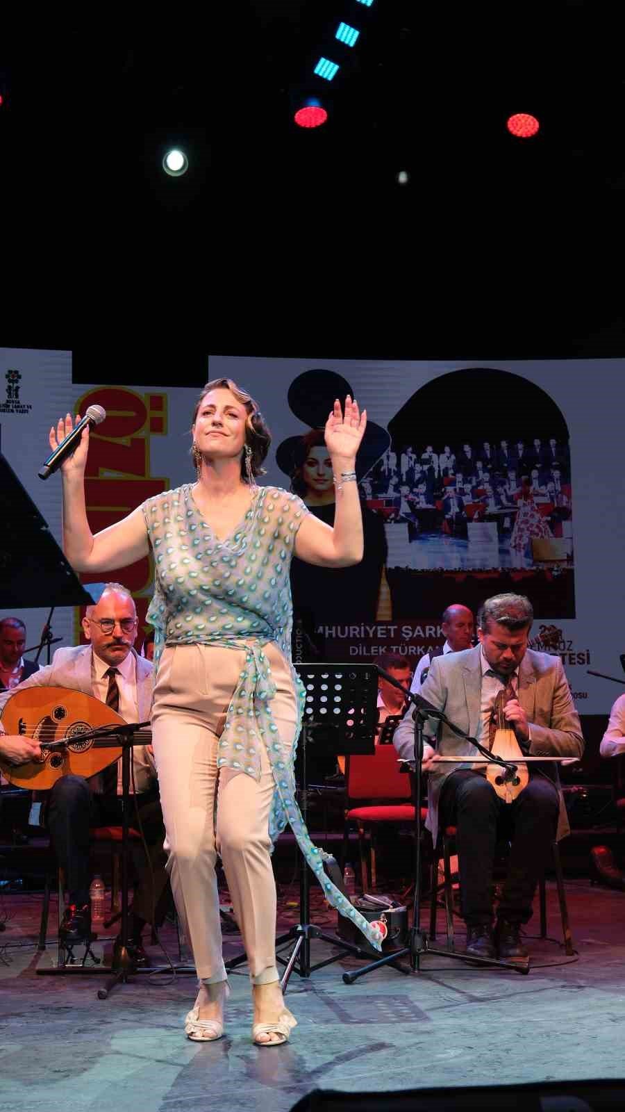 Dilek Türkan Bursalıları mest etti