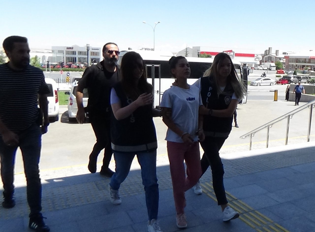 Kurtulmak istediği kocasını sevgilisine öldürttü