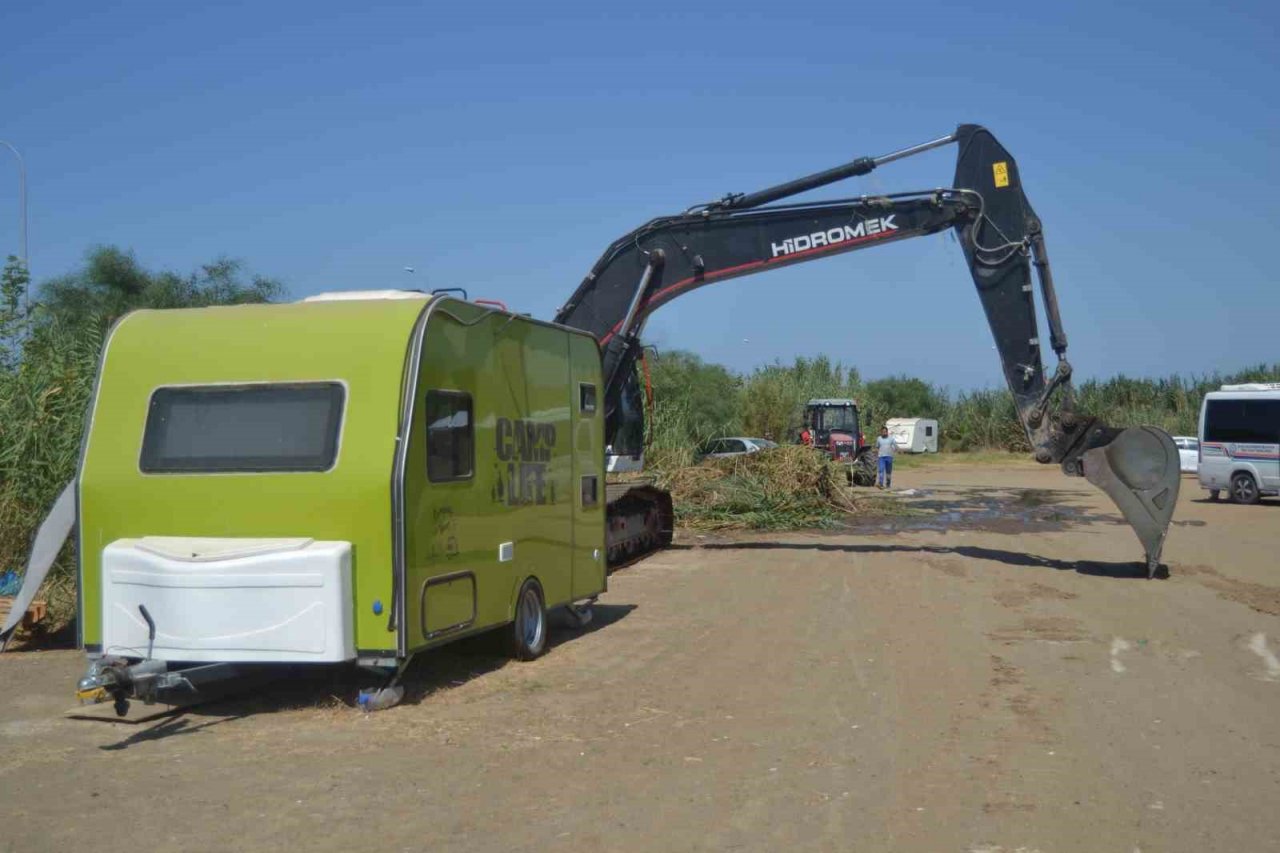 Fethiye’de park alanındaki karavanlar kaldırıldı