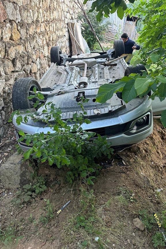Gümüşhane’de otomobil istinat duvarından aşağıya düştü: 1 ölü, 1 yaralı