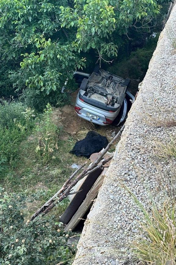 Gümüşhane’de otomobil istinat duvarından aşağıya düştü: 1 ölü, 1 yaralı