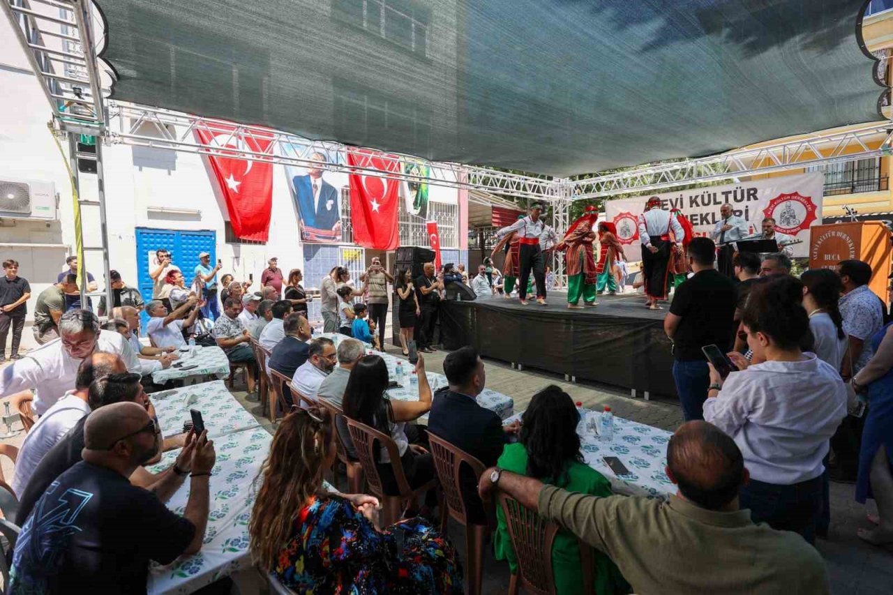 Buca’da aşure dualarla karıldı