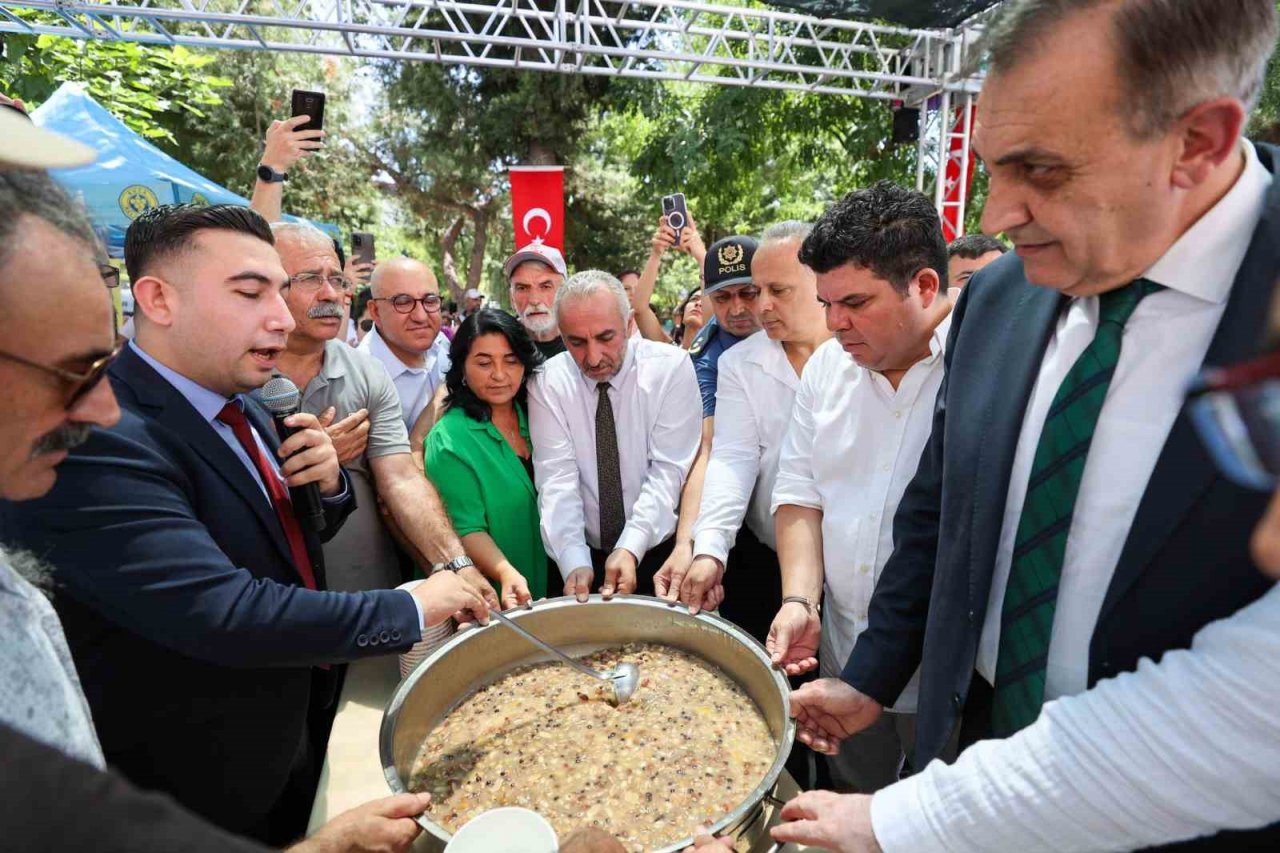 Buca’da aşure dualarla karıldı