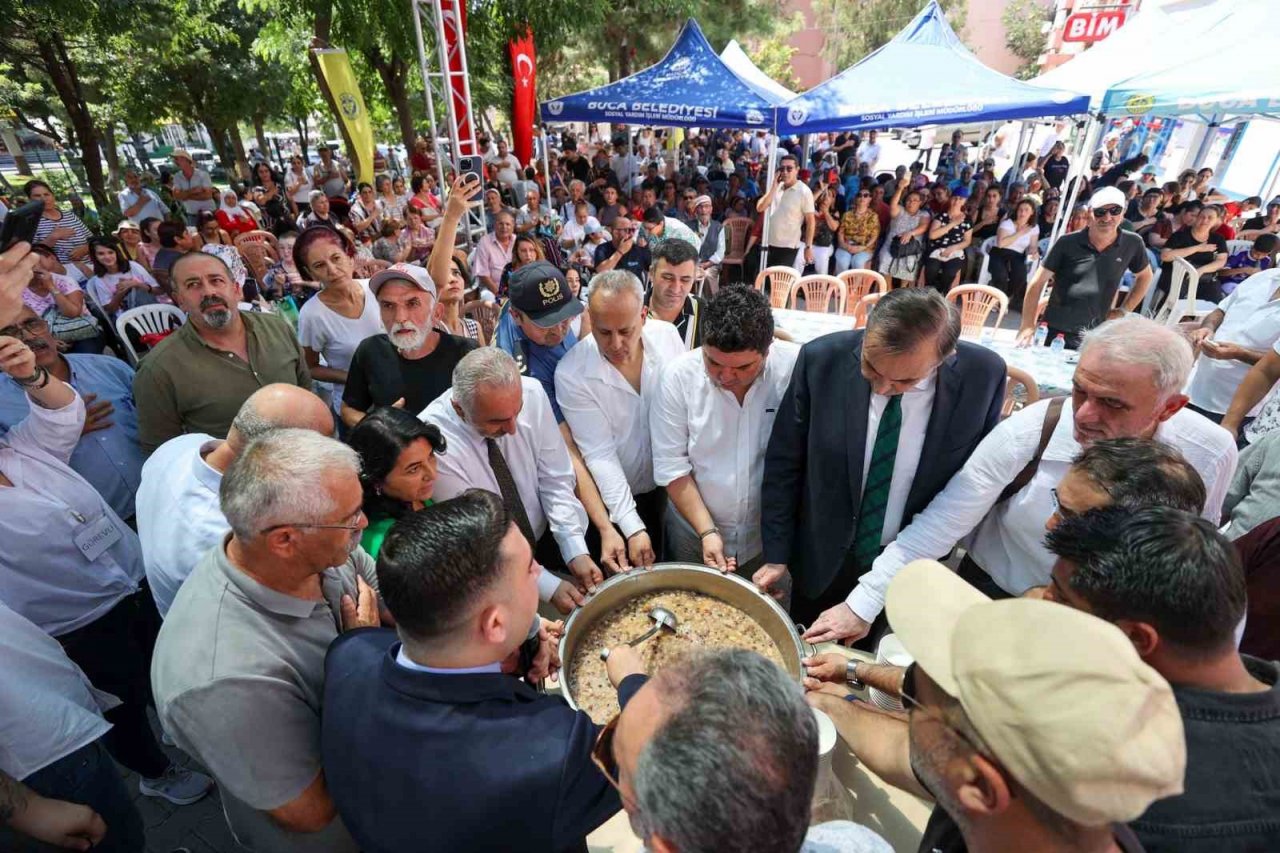 Buca’da aşure dualarla karıldı