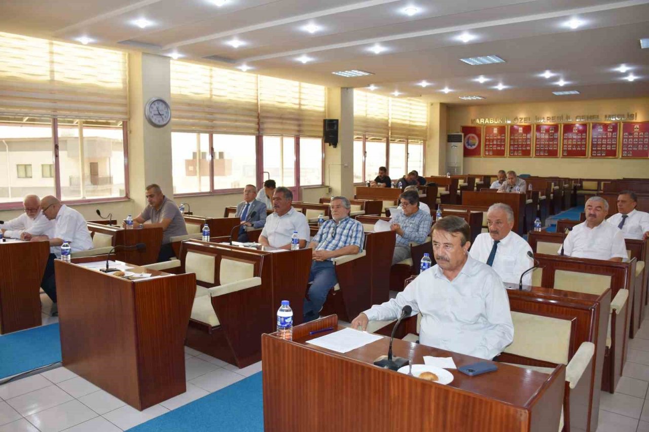 Karabük İl Genel Meclisi selin izlerini siliyor