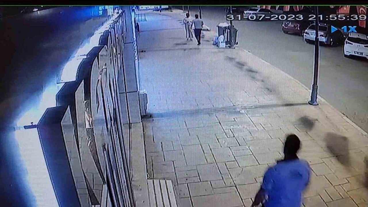 Karabük’te gaspçı neye uğradığını şaşırdı, o anlar kameraya yansıdı