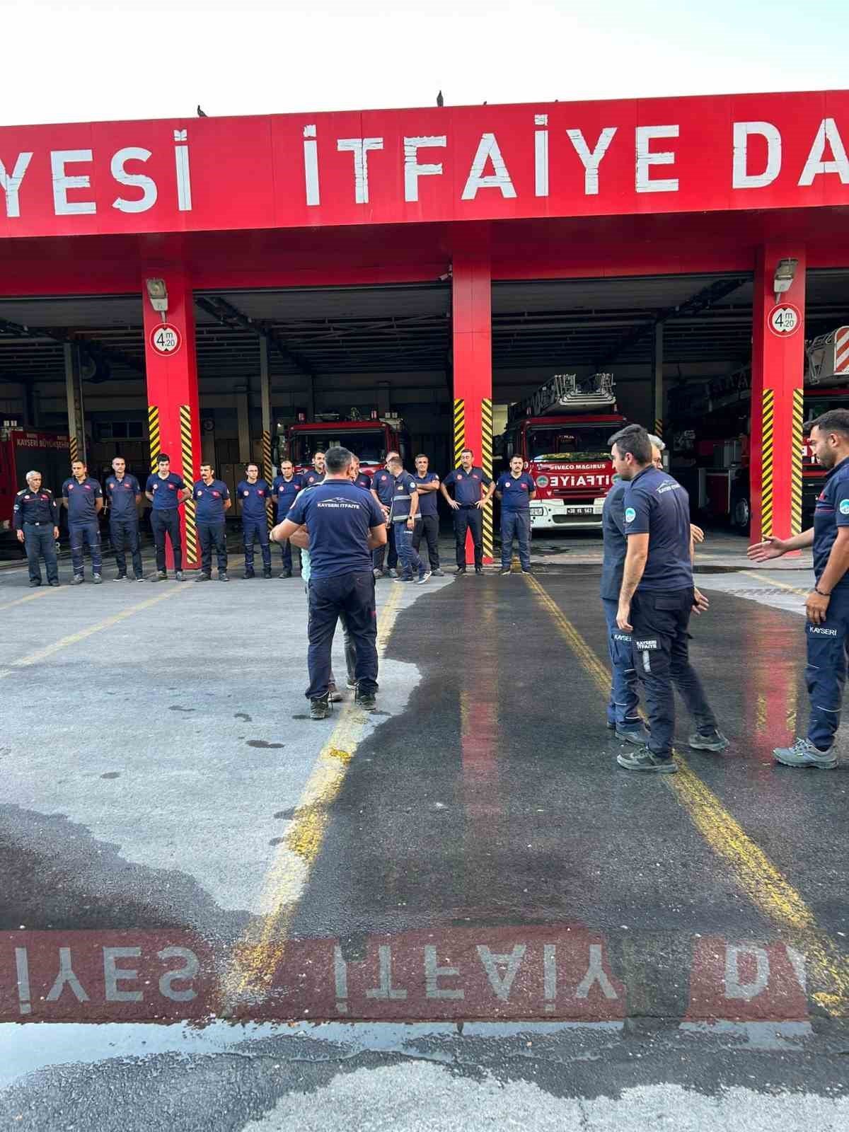 Antalya’daki yangınlarda canla başla görev yapan Kayseri İtfaiyesi kente döndü