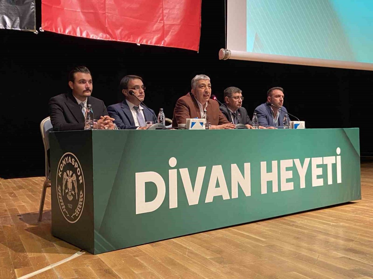 Konyaspor’da Fatih Özgökçen yeniden başkan seçildi