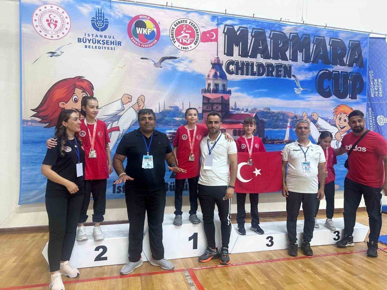 Kendileri küçük başarıları çok büyük