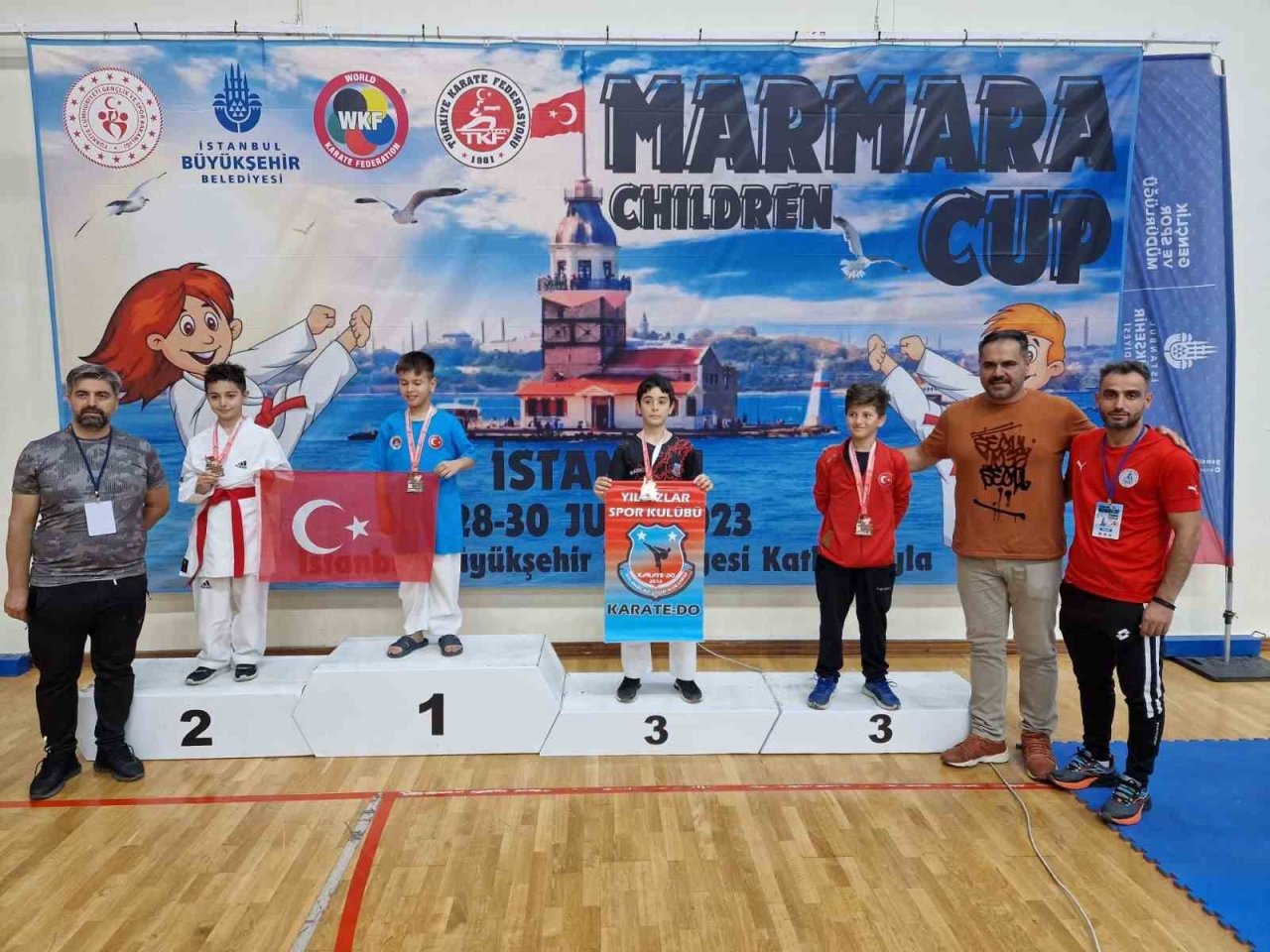 Kendileri küçük başarıları çok büyük