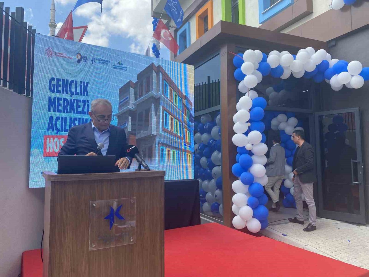 Küçükçekmece’de Halkalı Gençlik Merkezi’nin açılışı yapıldı