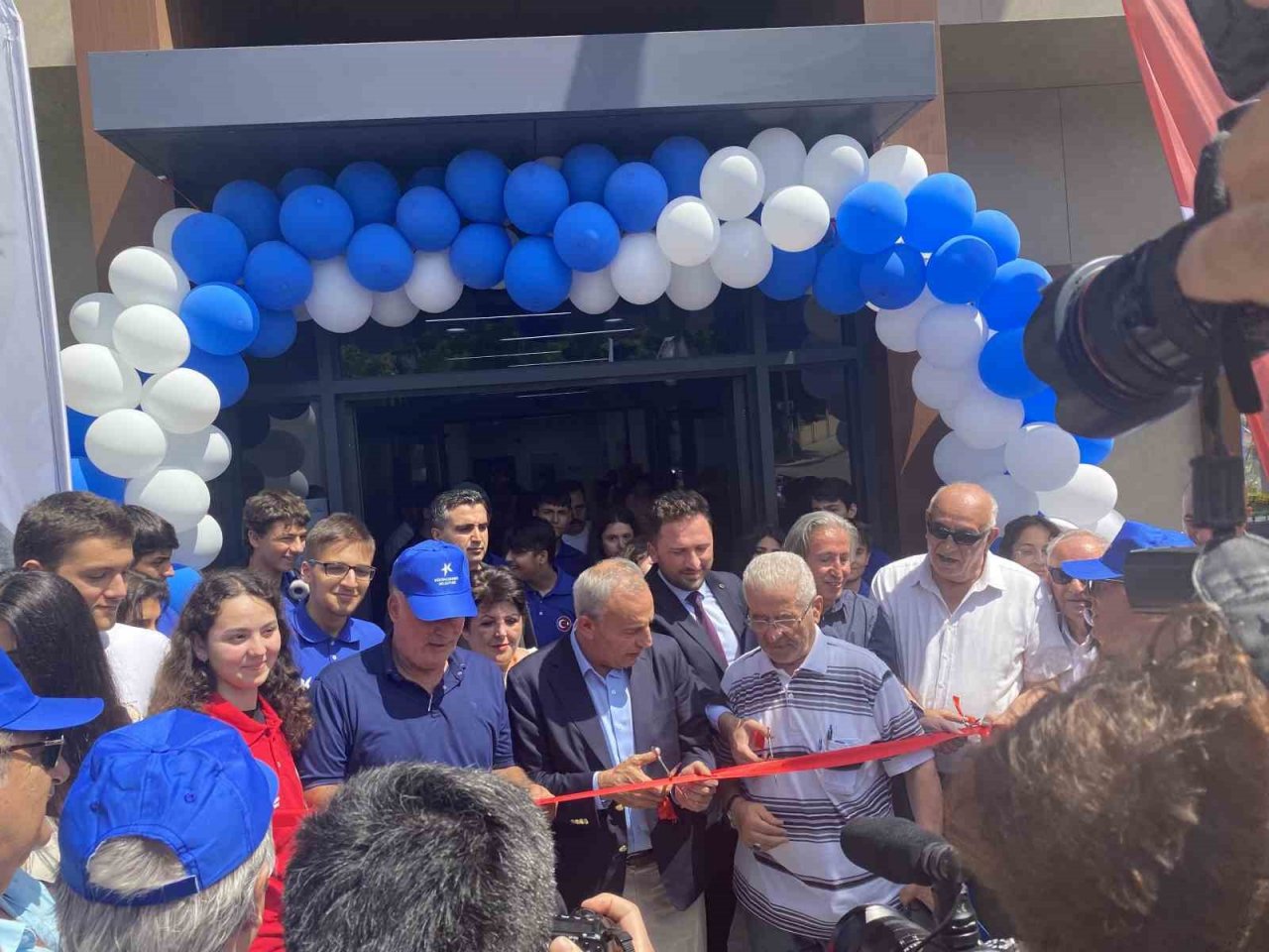 Küçükçekmece’de Halkalı Gençlik Merkezi’nin açılışı yapıldı