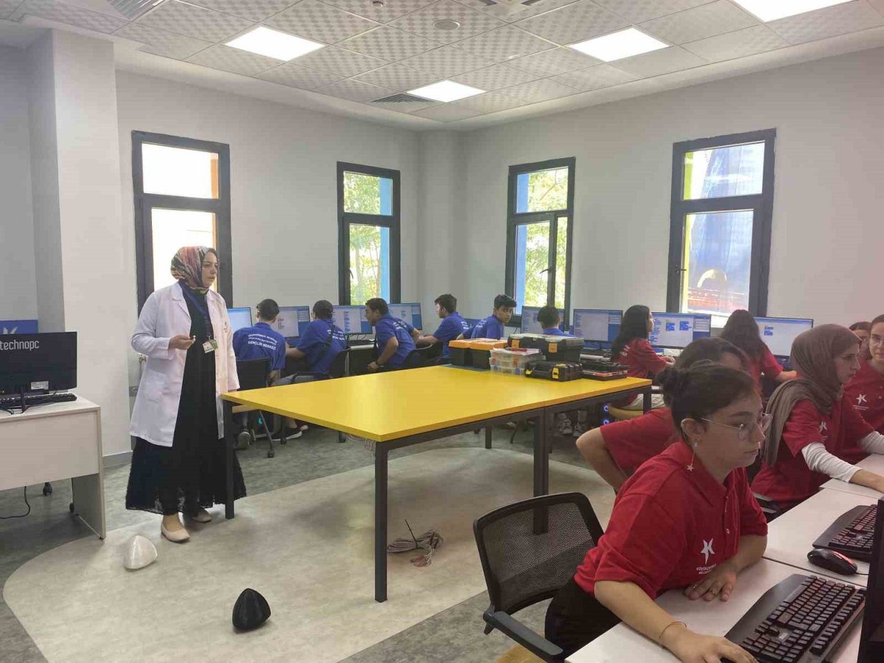 Küçükçekmece’de Halkalı Gençlik Merkezi’nin açılışı yapıldı