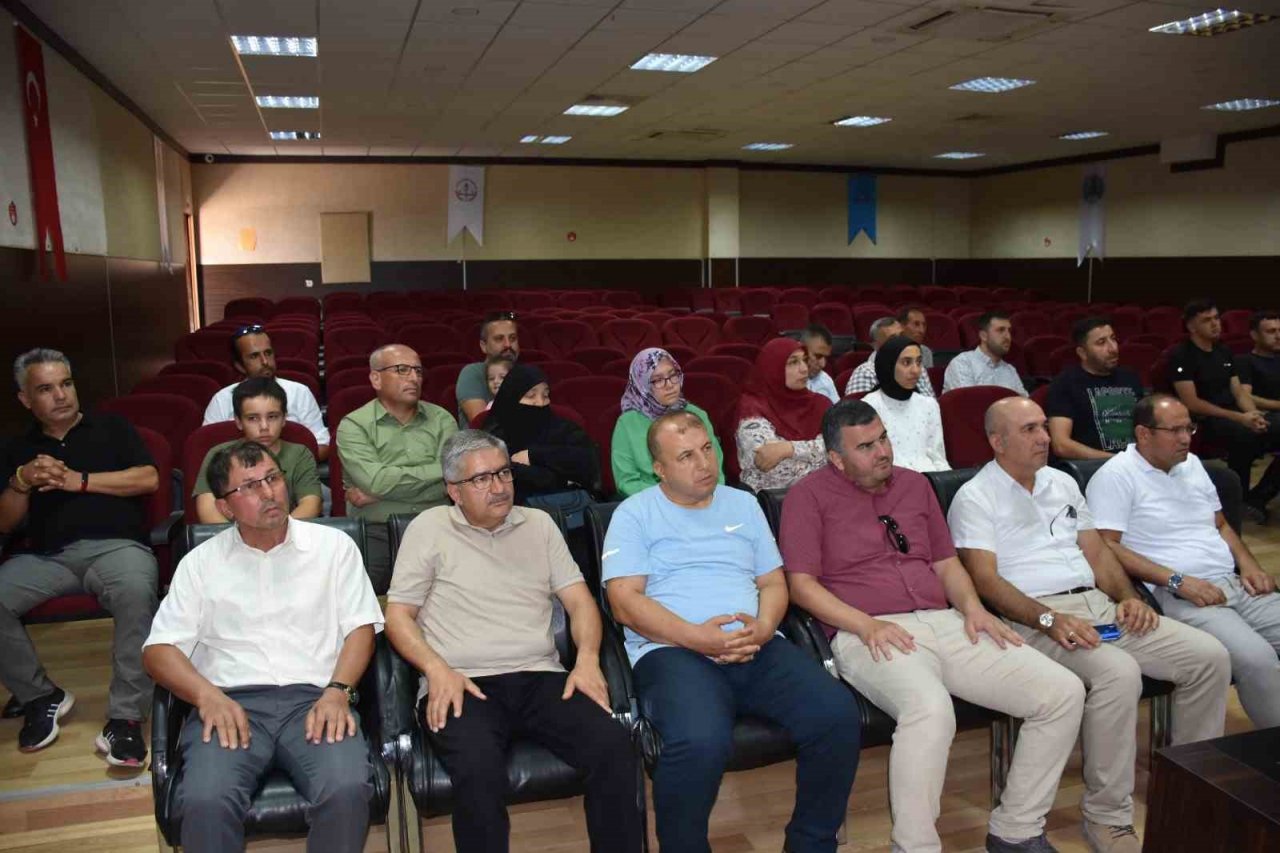 İmam hatipli gençler, altınla ödüllendirildi