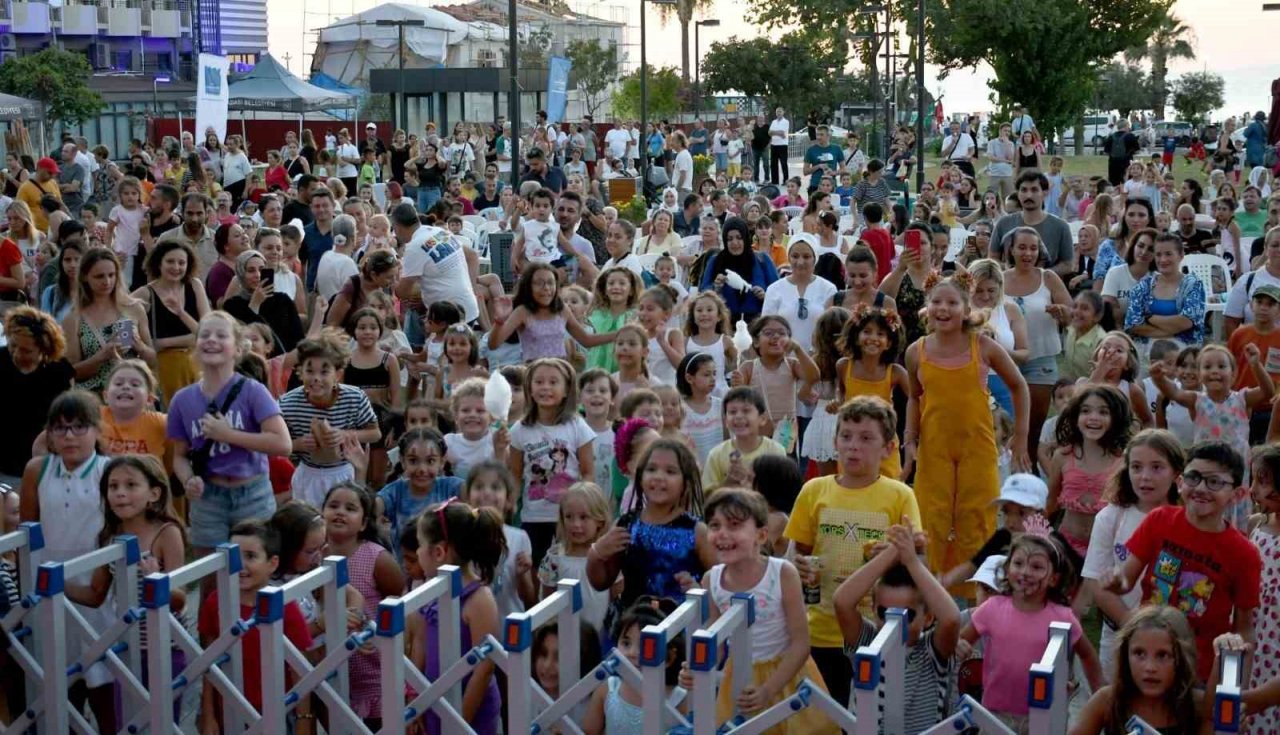 Kuşadalı minikler Şubadap Çocuk ile gönüllerince eğlendi