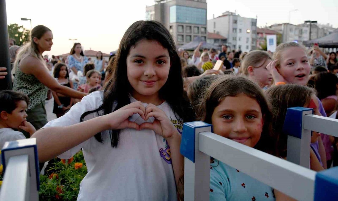 Kuşadalı minikler Şubadap Çocuk ile gönüllerince eğlendi