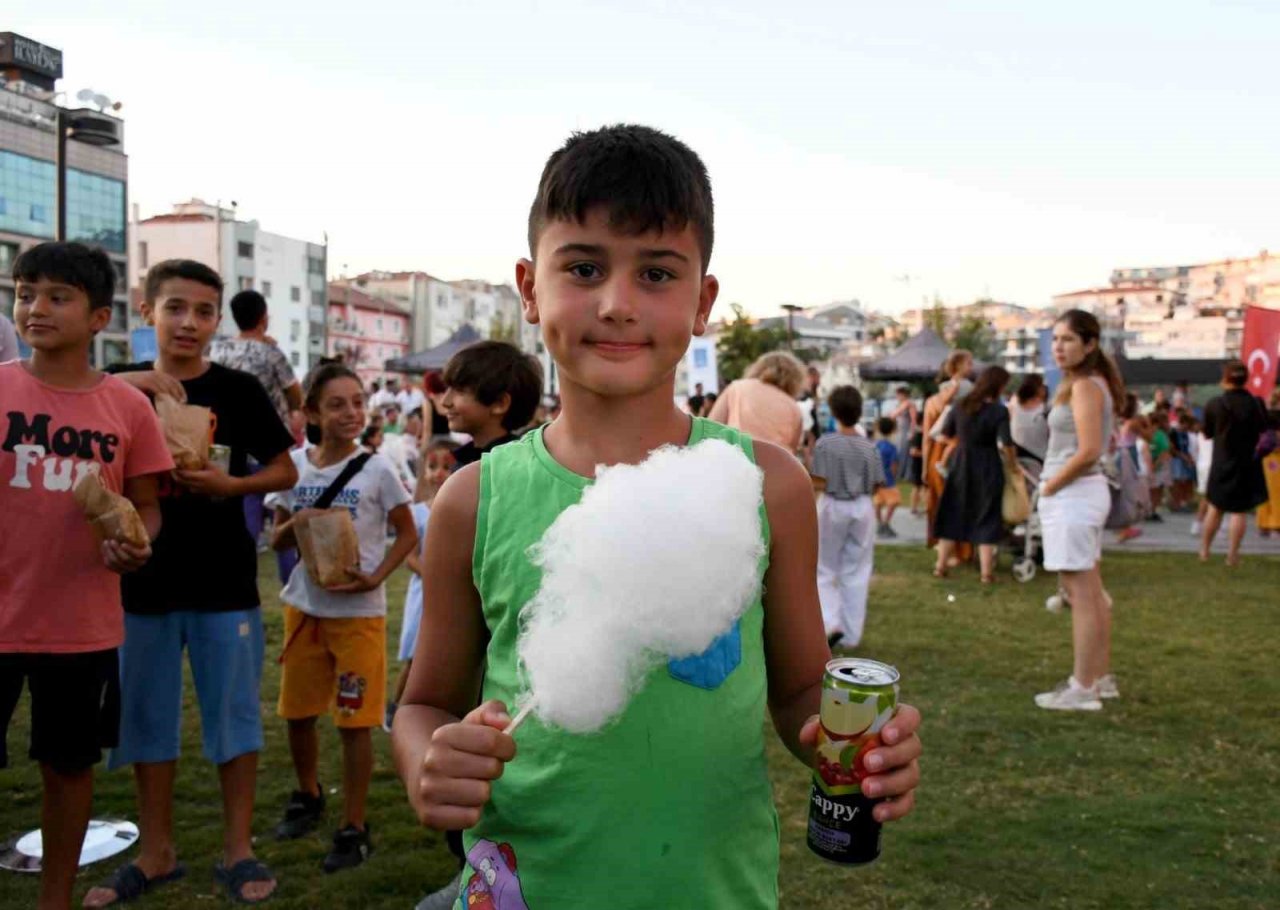 Kuşadalı minikler Şubadap Çocuk ile gönüllerince eğlendi