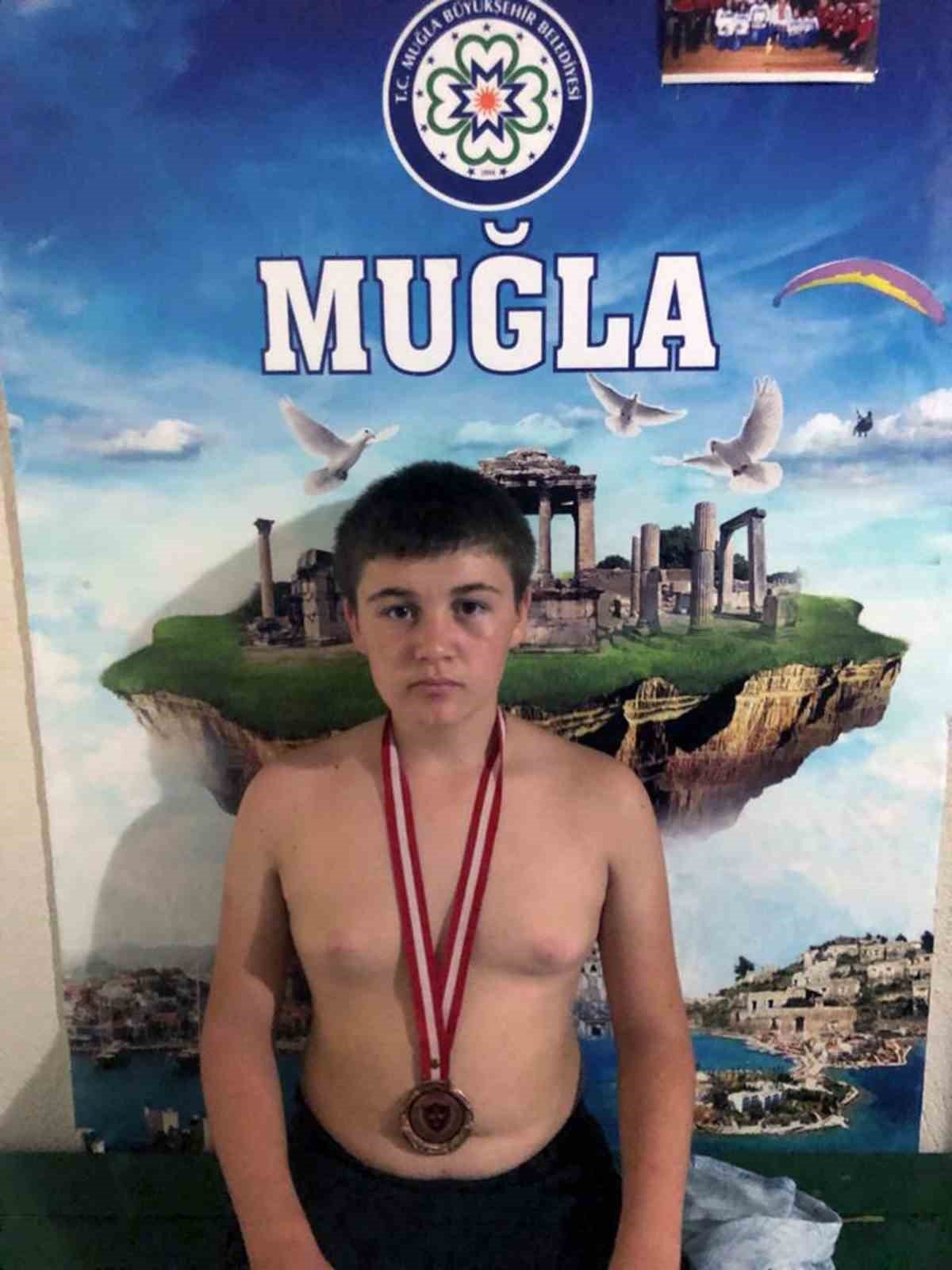 Büyükşehir’in güreşçileri Kavaklıdere Beşpınar’da güreşti