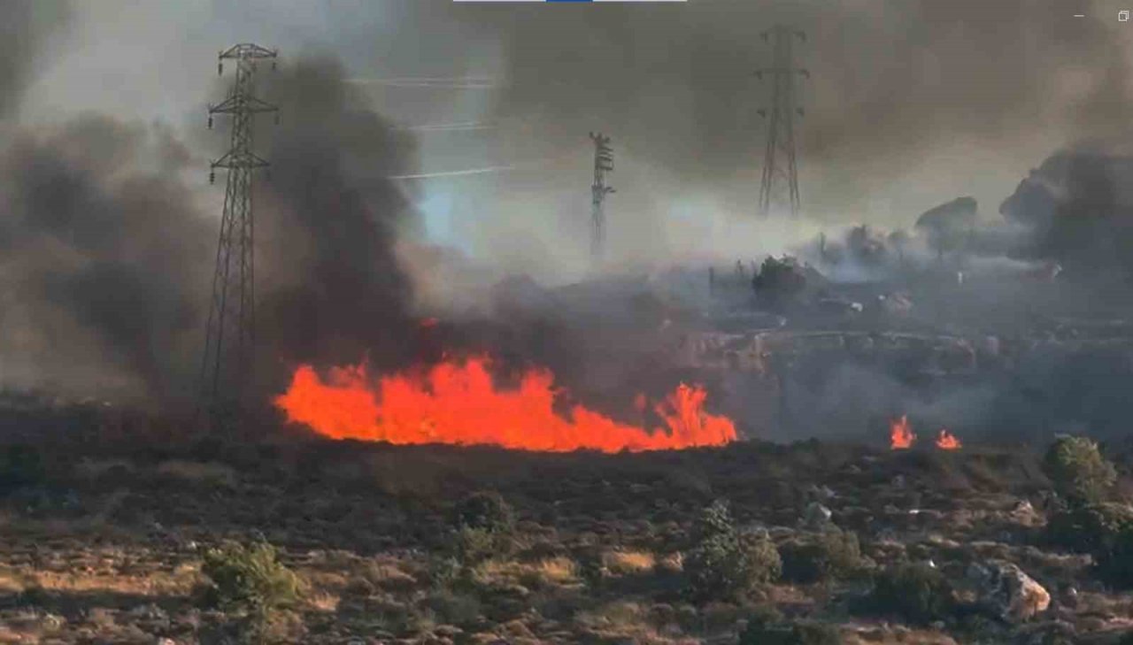 Bodrum’da Türkbükü yangını geniş alana yayıldı