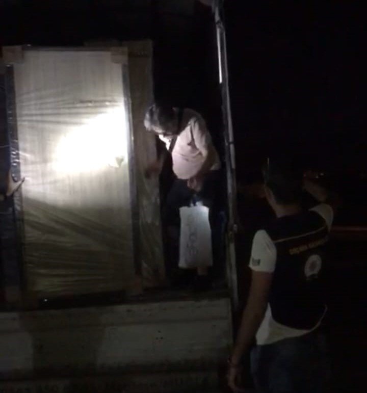 Nakliyeci oyununu polis bozdu, 3 kaçakçı tutuklandı