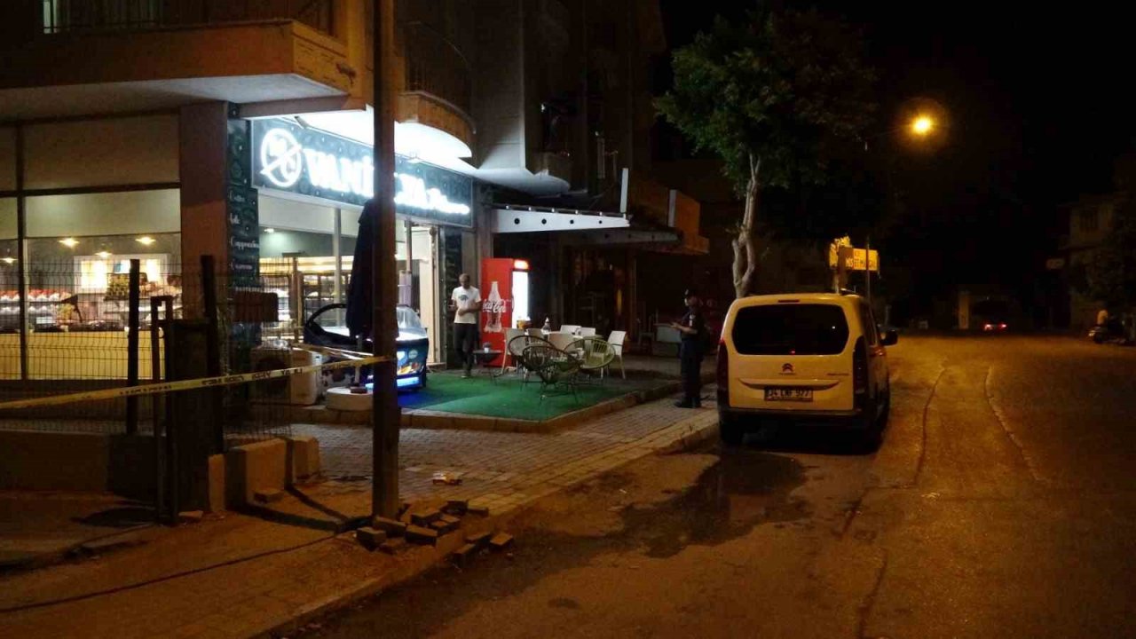 Pastanede dehşet anları: Kovaladığı kişiyi tabancayla vurarak yaraladı