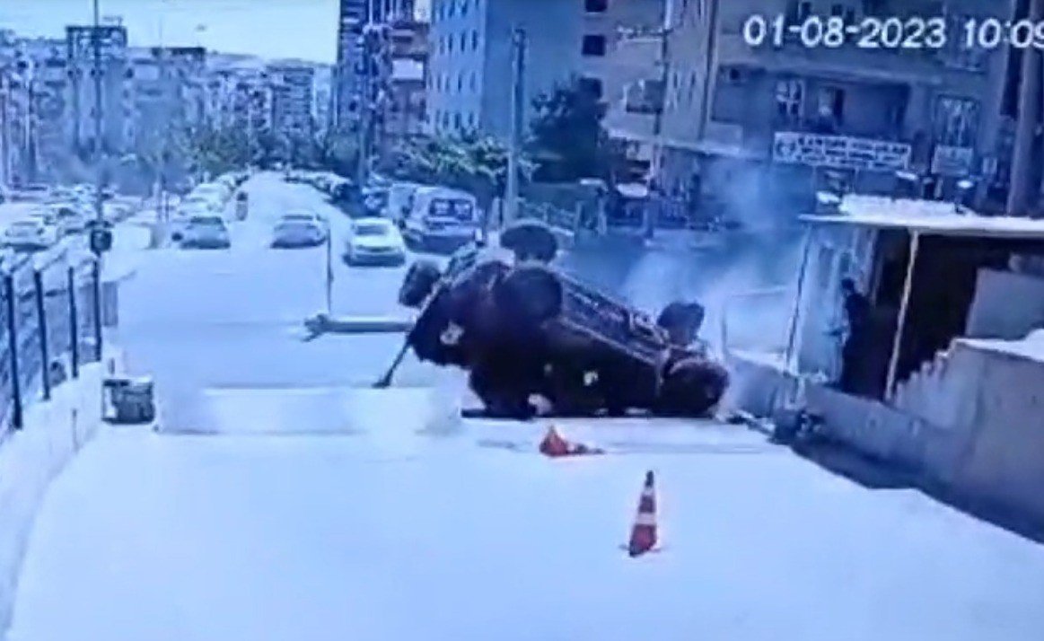 Polisin şehit olduğu kaza güvenlik kamerasında