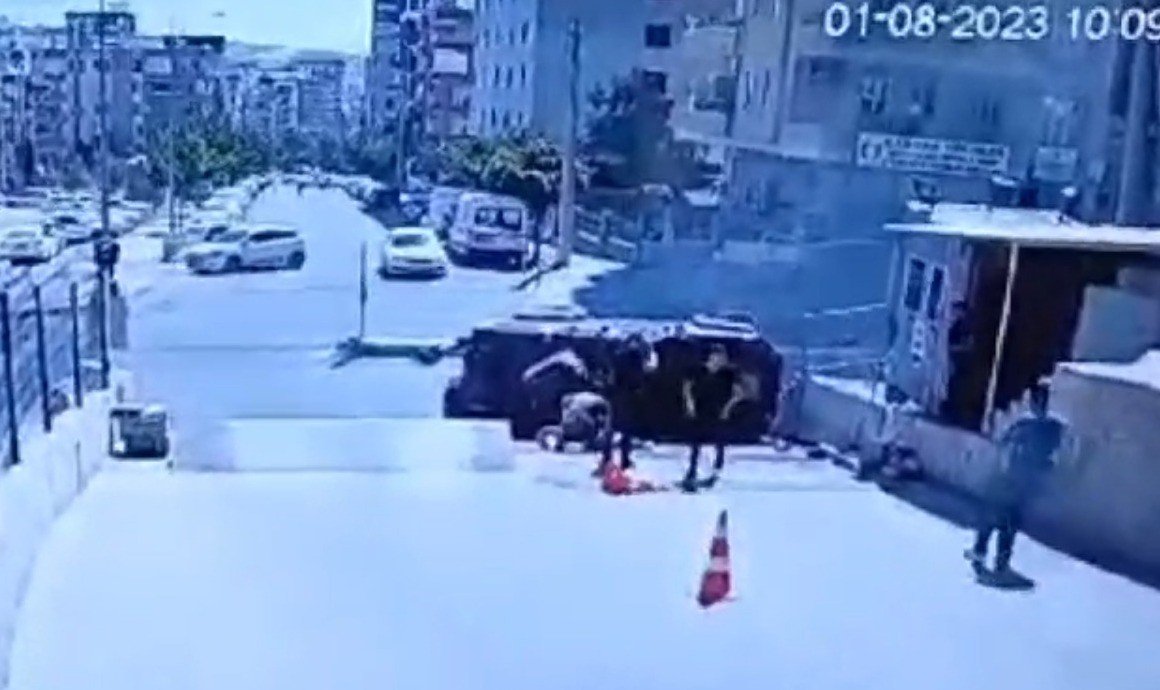 Polisin şehit olduğu kaza güvenlik kamerasında