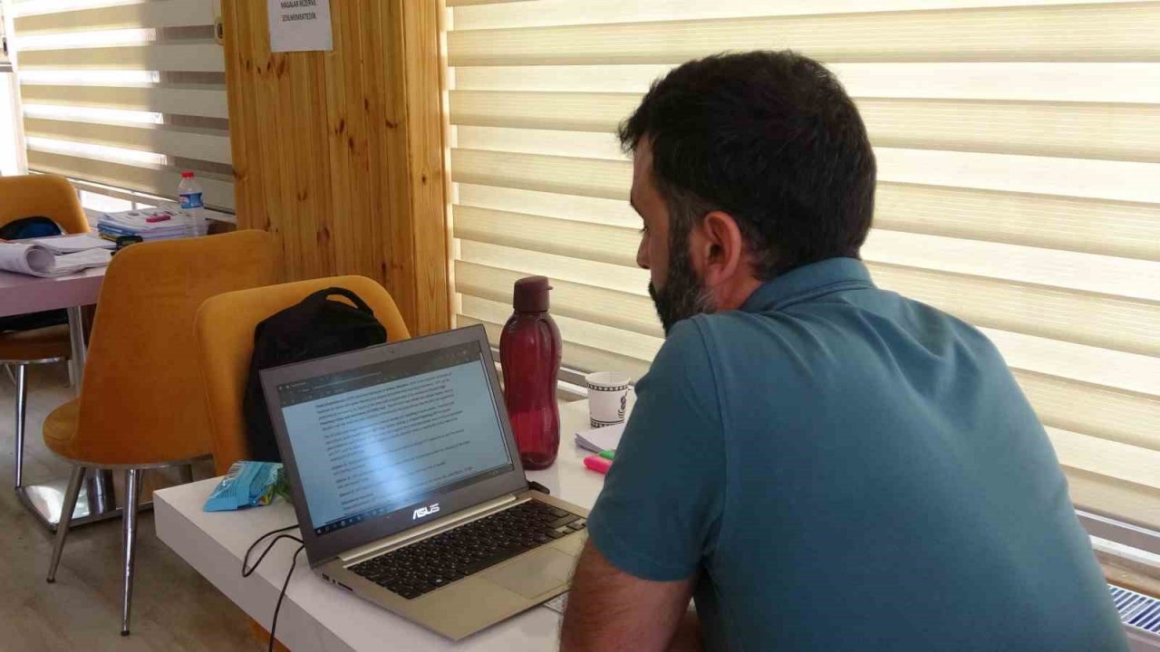 Siirt’te öğrenciler Millet Kıraathanesi’nde sınava hazırlanıyor